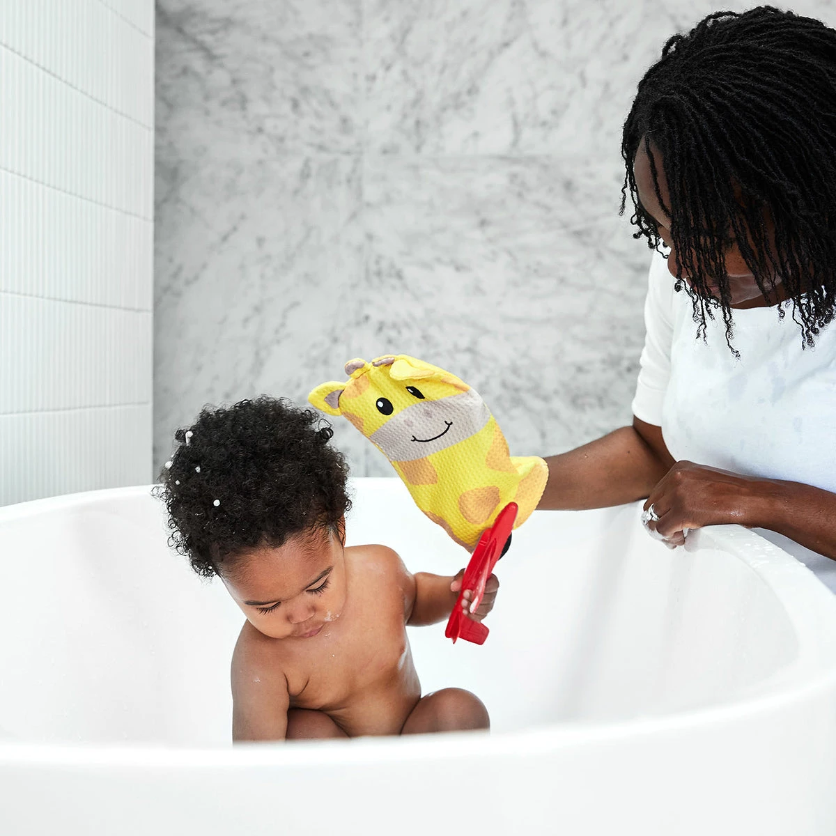 Dock & Bay Outlet Dock & Bay Wash Mitt - Animal - Greta Giraffe - Outlet 4 Dock & Bay Outlet Dock & Bay Wash Mitt - Animal - Greta Giraffe - Outlet - Image 2