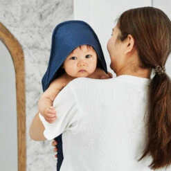 Dock & Bay Outlet Dock & Bay Baby Hooded Towels - Midnight Navy - Outlet 17 Dock & Bay Outlet Dock & Bay Baby Hooded Towels - Midnight Navy - Outlet -Dock & Bay Shop 03 BABYMERAKI21 HOODT CLA SM NAVY 014 SQ X3