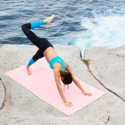 Dock & Bay Dock & Bay Quick Dry Towels - Island Pink 22 Dock & Bay Dock & Bay Quick Dry Towels - Island Pink -Dock & Bay Shop 03 BONDI17 F ACTIVE PINK S3 041 SQ X3