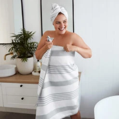 Dock & Bay Outlet Dock & Bay Quick Dry Hair Wrap - Home - Jasmine White - Outlet 21 Dock & Bay Outlet Dock & Bay Quick Dry Hair Wrap - Home - Jasmine White - Outlet -Dock & Bay Shop 03 HOME20 HAIRW HOM WGREY D2M14 065 SQ X3