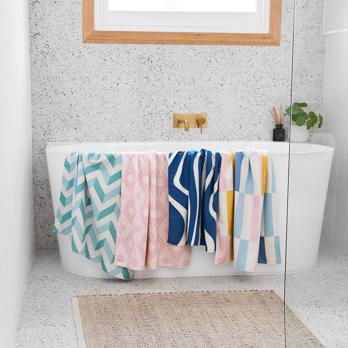 Dock & Bay Dock & Bay Bath Towels - Diamond Pink 5 Dock & Bay Dock & Bay Bath Towels - Diamond Pink - Image 3