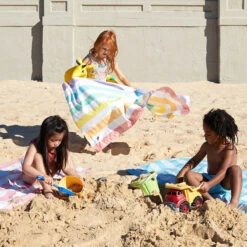 Dock & Bay Dock & Bay Kids Beach Towels - Top Of The Pops (4) -Dock & Bay Shop 03 KIDSBALMORAL21 TOWLB CAB MD 009 SQ X3 4fdf929a 6280 4464 9b90 2ef5ab2a0605