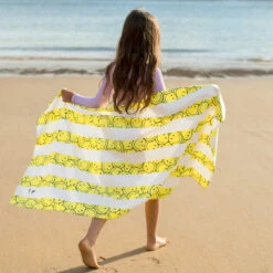 Dock & Bay Outlet Dock & Bay Kids Beach Towels - Doing Our Bit - Smiley - Outlet -Dock & Bay Shop 03 KIDSPATONGA21 TOWLB DOB SMILE 013 SQ X3
