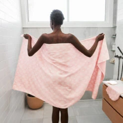 Dock & Bay Outlet Dock & Bay Bath Towels - Set Of 3 (3) - Outlet 18 Dock & Bay Outlet Dock & Bay Bath Towels - Set Of 3 (3) - Outlet -Dock & Bay Shop 03 MUSEHOME22 TOWLH HID PINK 46 SQ X3