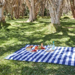 Dock & Bay Dock & Bay Picnic Blanket - Whitsunday Blue 22 Dock & Bay Dock & Bay Picnic Blanket - Whitsunday Blue -Dock & Bay Shop 03 PICNICPARK22 PICNIC CAB NAVY INSITU 017 SQ X3