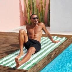 Dock & Bay Dock & Bay Quick Dry Towels - Cayman Olive 21 Dock & Bay Dock & Bay Quick Dry Towels - Cayman Olive -Dock & Bay Shop 03 WINDANG20 TOWLB CAB KHAKI S12 079 SQ X3