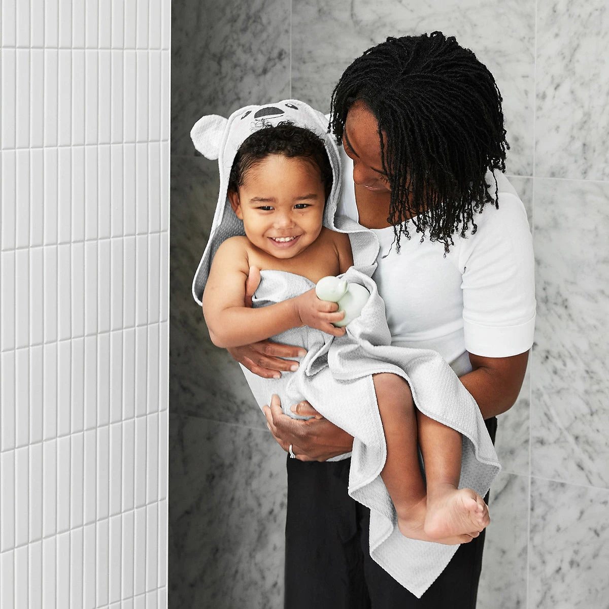 Dock & Bay Outlet Dock & Bay Baby Hooded Towels - Midnight Navy - Outlet 5 Dock & Bay Outlet Dock & Bay Baby Hooded Towels - Midnight Navy - Outlet - Image 3