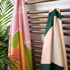 Dock & Bay Outlet Dock & Bay Bath Towels - Congo Canopy - Outlet -Dock & Bay Shop 03a POLLARD21 UK TOWLH RET S1 003 SQ VIDEO X3 419b92c5 24b9 4b8f bf49 71dd99751e56
