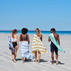 Dock & Bay Outlet Dock & Bay Quick Dry Towels - Palm Paradise - Outlet -Dock & Bay Shop 04 BROOME22 TOWLB FLO 035 SQ VIDEO X3 0e978d09 5e5b 4aac 90c6 50ac3da9d086