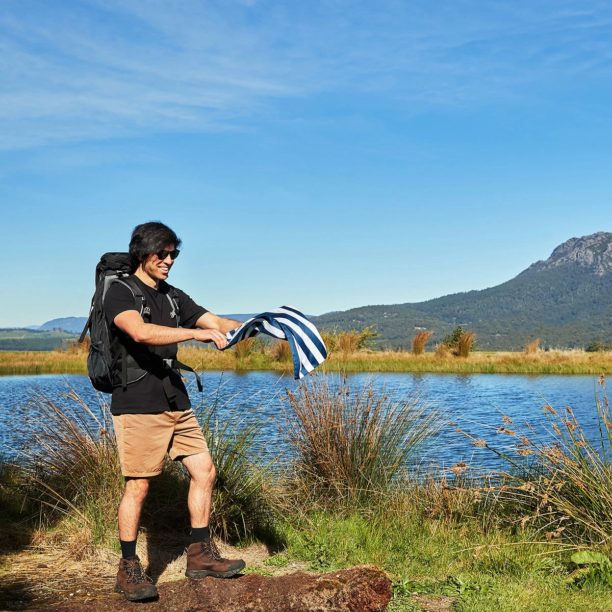 Dock & Bay Dock & Bay Cooling Gym Towel - Whitsunday Blue 6 Dock & Bay Dock & Bay Cooling Gym Towel - Whitsunday Blue - Image 4