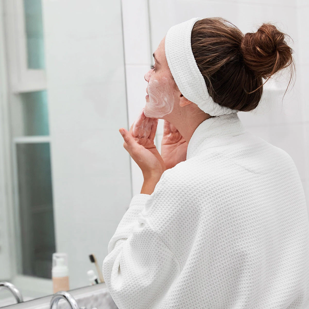 Dock & Bay Dock & Bay Makeup Headband - Crystal White 6 Dock & Bay Dock & Bay Makeup Headband - Crystal White - Image 4