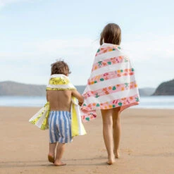 Dock & Bay Outlet Dock & Bay Kids Beach Towels - Doing Our Bit - Smiley - Outlet -Dock & Bay Shop 04 KIDSPATONGA21 TOWLB KID S3 007 SQ X3