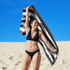 Dock & Bay Dock & Bay Quick Dry Towels - Kamari Charcoal 20 Dock & Bay Dock & Bay Quick Dry Towels - Kamari Charcoal -Dock & Bay Shop 04 SANDDUNES20 CAB BLACK S13 008 SQ X3