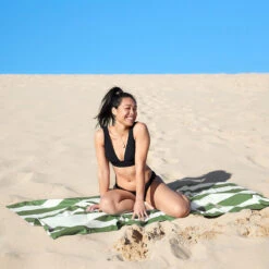 Dock & Bay Dock & Bay Quick Dry Towels - Cayman Olive 24 Dock & Bay Dock & Bay Quick Dry Towels - Cayman Olive -Dock & Bay Shop 05 SANDDUNES20 CAB KHAKI S10 013 SQ X3