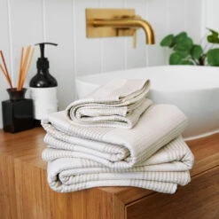 Dock & Bay Dock & Bay Bath Towels - Coconut Cream -Dock & Bay Shop 06 HOME23 INSITU TOWLH CBH CREAM 033 SQ X3