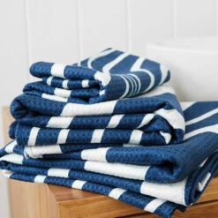 Dock & Bay Dock & Bay Bath Towels - Tide Break Navy -Dock & Bay Shop 06 HOME23 INSITU TOWLH GEO NAVY 052 SQ X3