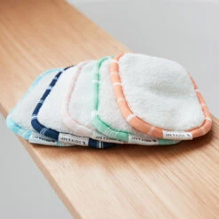 Dock & Bay Outlet Reusable Makeup Removers - Chamomile Blue - Outlet -Dock & Bay Shop 06 POLLARD21 AUS MAKUP HOM 005 SQ X3