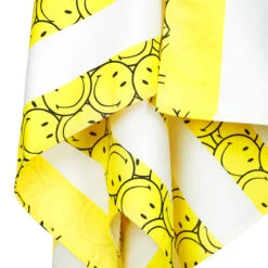 Dock & Bay Outlet Dock & Bay Kids Beach Towels - Doing Our Bit - Smiley - Outlet -Dock & Bay Shop 06 TOWLB DOB SMILE detail X3 b4a210bd fff0 4b0d aa4d 7c26810767b6