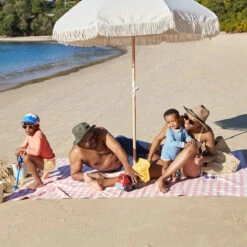 Dock & Bay Dock & Bay Picnic Blanket - Strawberries & Cream -Dock & Bay Shop 07 FAMILYBALMORAL22 PICNIC GIN PINK 128 SQ X3
