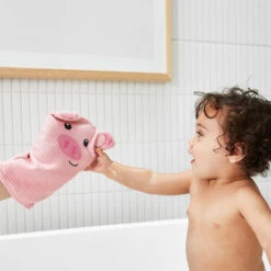 Dock & Bay Outlet Dock & Bay Wash Mitt - Animal - Parker Pig - Outlet 21 Dock & Bay Outlet Dock & Bay Wash Mitt - Animal - Parker Pig - Outlet -Dock & Bay Shop 09 BABYMERAKI21 HOODT ANI HD PIG 026 SQ X3
