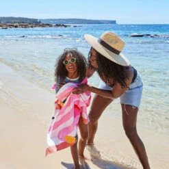 Dock & Bay Dock & Bay Kids Beach Towels - Wild Ones (4) -Dock & Bay Shop 09 KIDSBEACH22 TOWLB KID FLAM 013 SQ X3 253f932b 271f 4b8c b98a 2f13025097c1