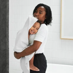 Dock & Bay Outlet Dock & Bay Baby Hooded Towels - Wishful White - Outlet -Dock & Bay Shop 11 BABYMERAKI21 HOODT CLA SM WHITE 060 SQ X3
