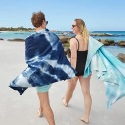 Dock & Bay Dock & Bay Quick Dry Towels - Swirled Seas -Dock & Bay Shop 11 BAYOFFIRES22 TOWLB TYD 026 SQ X3