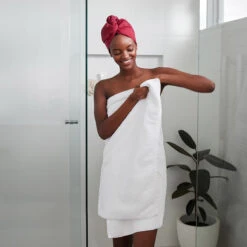 Dock & Bay Outlet Dock & Bay Hair Wrap - Quick Dry Hair Towel - Halong Burgundy - Outlet -Dock & Bay Shop 11 HOME20 HAIRW CLA DKRED D1M6 066 SQ X3