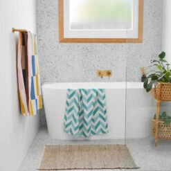 Dock & Bay Dock & Bay Bath Towels - Forest Sage -Dock & Bay Shop 11 HOME23 INSITU TOWLH GEO SAGE 015 SQ X3