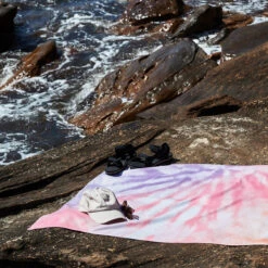 Dock & Bay Dock & Bay Quick Dry Towels - Ember Afterglow -Dock & Bay Shop 11 INSITU22 TOWLB TYD PINK 017 SQ X3