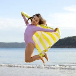 Dock & Bay Outlet Dock & Bay Kids Beach Towels - Doing Our Bit - Smiley - Outlet -Dock & Bay Shop 11 KIDSPATONGA21 TOWLB DOB SMILE 016 SQ X3