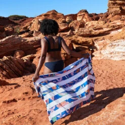 Dock & Bay Outlet Dock & Bay Quick Dry Towels - Tropical Bloom - Outlet -Dock & Bay Shop 12 BROOME22 TOWLB FLO BLOOM 026 SQ X3