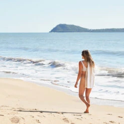 Dock & Bay Dock & Bay Quick Dry Towels - Bora Bora Beige 29 Dock & Bay Dock & Bay Quick Dry Towels - Bora Bora Beige -Dock & Bay Shop 12 CAIRNS18 CABANA LIGHT BEIGE D3S10 035 SQ X3