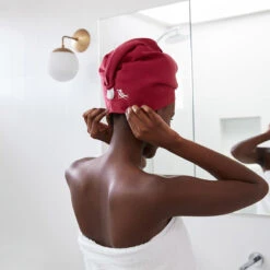 Dock & Bay Outlet Dock & Bay Hair Wrap - Quick Dry Hair Towel - Halong Burgundy - Outlet -Dock & Bay Shop 12 HOME20 HAIRW CLA DKRED D1M6 050 SQ X3