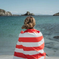 Dock & Bay Dock & Bay Quick Dry Towels - Waikiki Coral 31 Dock & Bay Dock & Bay Quick Dry Towels - Waikiki Coral -Dock & Bay Shop 12 WeAreHereUK21 May TOWLB CAB RED DSC03484 SQ X3