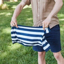 Dock & Bay Dock & Bay Cooling Gym Towel - Whitsunday Blue 29 Dock & Bay Dock & Bay Cooling Gym Towel - Whitsunday Blue -Dock & Bay Shop 13 PARKFITNESS22 COOL CAB NAVY 026 SQ X3