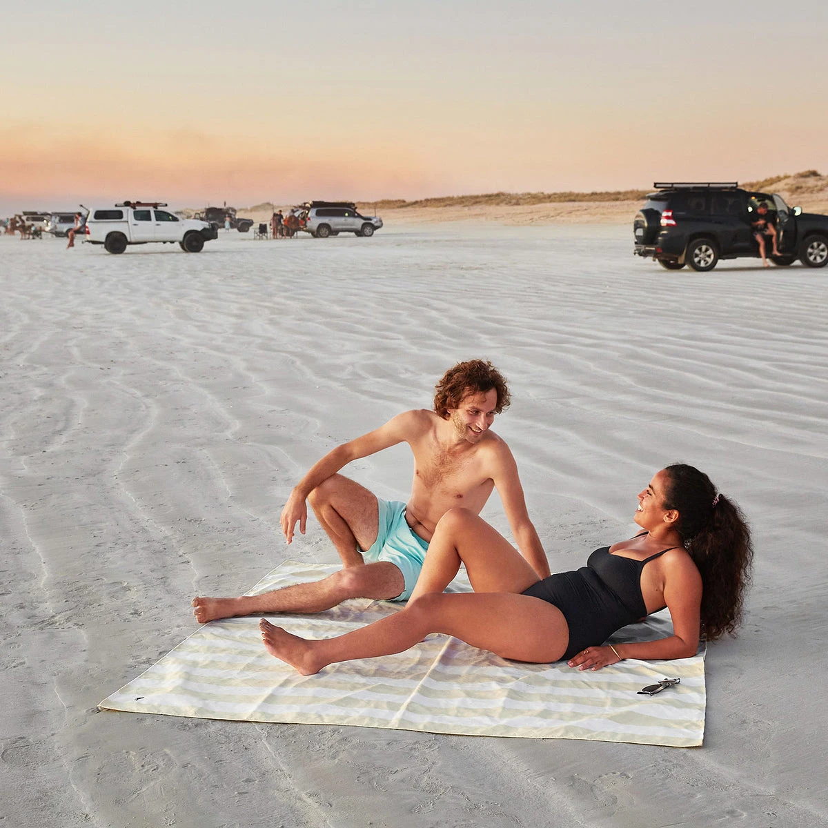 Dock & Bay Dock & Bay Picnic Blanket - Bora Bora Beige 16 Dock & Bay Dock & Bay Picnic Blanket - Bora Bora Beige - Image 14