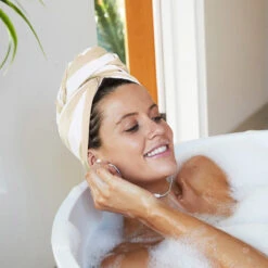 Dock & Bay Dock & Bay Hair Wrap - Quick Dry Hair Towel - Bora Bora Beige - Outlet 35 Dock & Bay Dock & Bay Hair Wrap - Quick Dry Hair Towel - Bora Bora Beige - Outlet -Dock & Bay Shop 14 CAIRNS18 HAIRWRAP LIGHT BEIGE D1S7 038 SQ X3