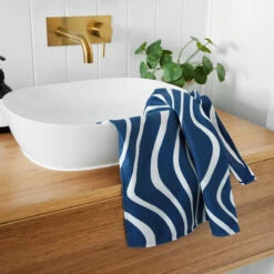 Dock & Bay Dock & Bay Bath Towels - Tide Break Navy -Dock & Bay Shop 14 HOME23 INSITU TOWLH GEO NAVY 043 SQ X3