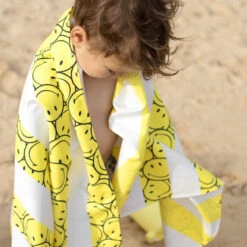 Dock & Bay Outlet Dock & Bay Kids Beach Towels - Doing Our Bit - Smiley - Outlet -Dock & Bay Shop 14 KIDSPATONGA21 TOWLB DOB SMILE 007 SQ X3
