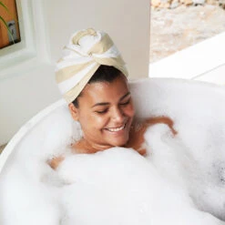 Dock & Bay Dock & Bay Hair Wrap - Quick Dry Hair Towel - Bora Bora Beige - Outlet 37 Dock & Bay Dock & Bay Hair Wrap - Quick Dry Hair Towel - Bora Bora Beige - Outlet -Dock & Bay Shop 16 CAIRNS18 HAIRWRAP LIGHT BEIGE D2S3 036 SQ X3