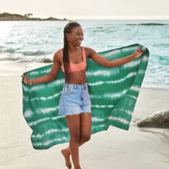 Dock & Bay Dock & Bay Quick Dry Towels - Mellow Meadow -Dock & Bay Shop 19 BAYOFFIRES22 TOWLB TYD GREEN 018 SQ X3