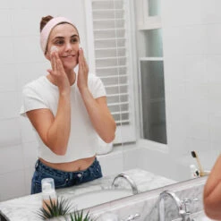 Dock & Bay Dock & Bay Makeup Headband - Diamond Pink -Dock & Bay Shop HOMEAUS23 HEADW GEO PINK MADDIE 001 SQ VIDEO X3